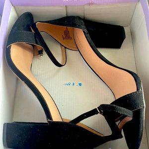 Madden girl- Bella heeled sandal black velvet fabric size 11